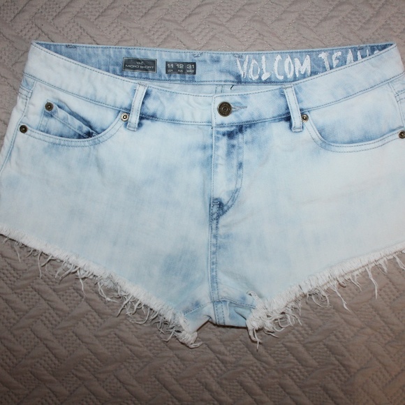 Volcom Daisy Dukes w/ Tie Dye Pocket - Picture 9 of 10
